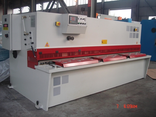 Qc12k-4x2500 Döner Kiriş Hidrolik Açılı Kesme Makinesi Küçük 4mm